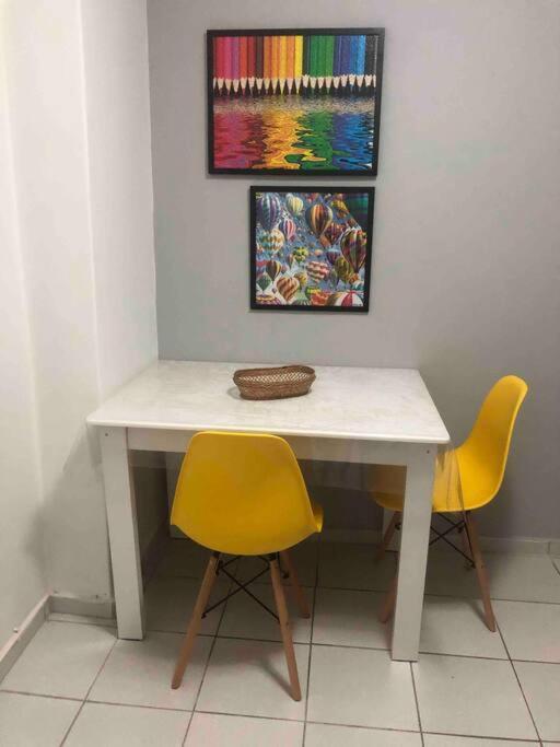 Apto 29 - Pequeno Com Otima Localizacao Apartamento *