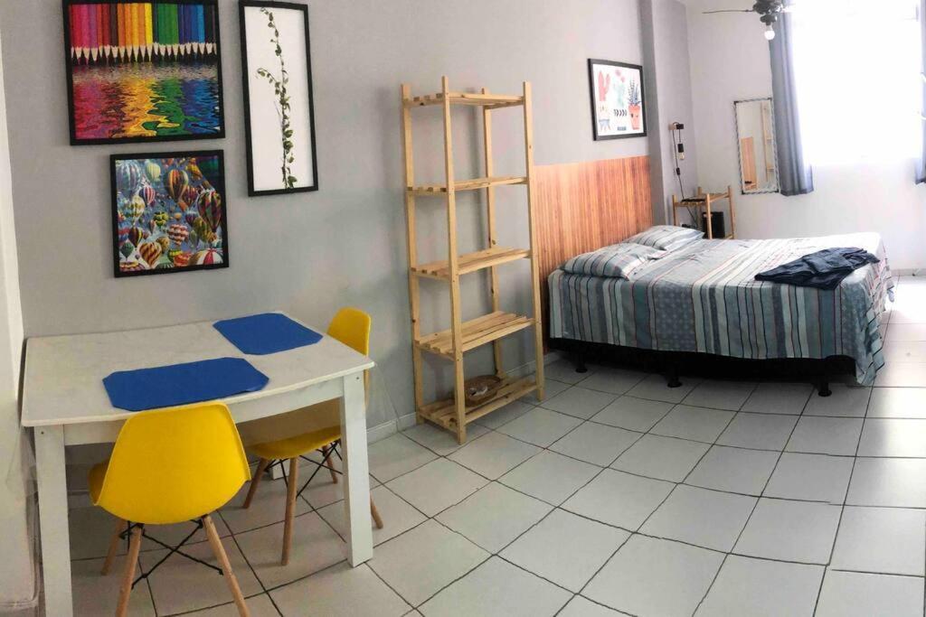 Apto 29 - Pequeno Com Otima Localizacao Apartamento